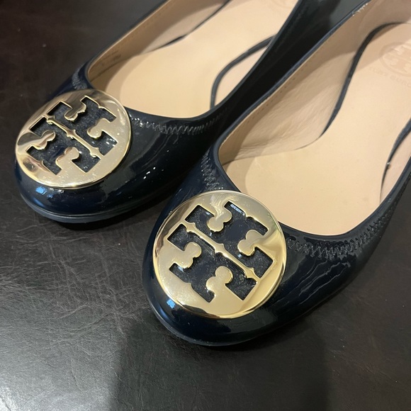 Tory Burch Patent leather upper size 8.5 women. - Picture 2 of 3